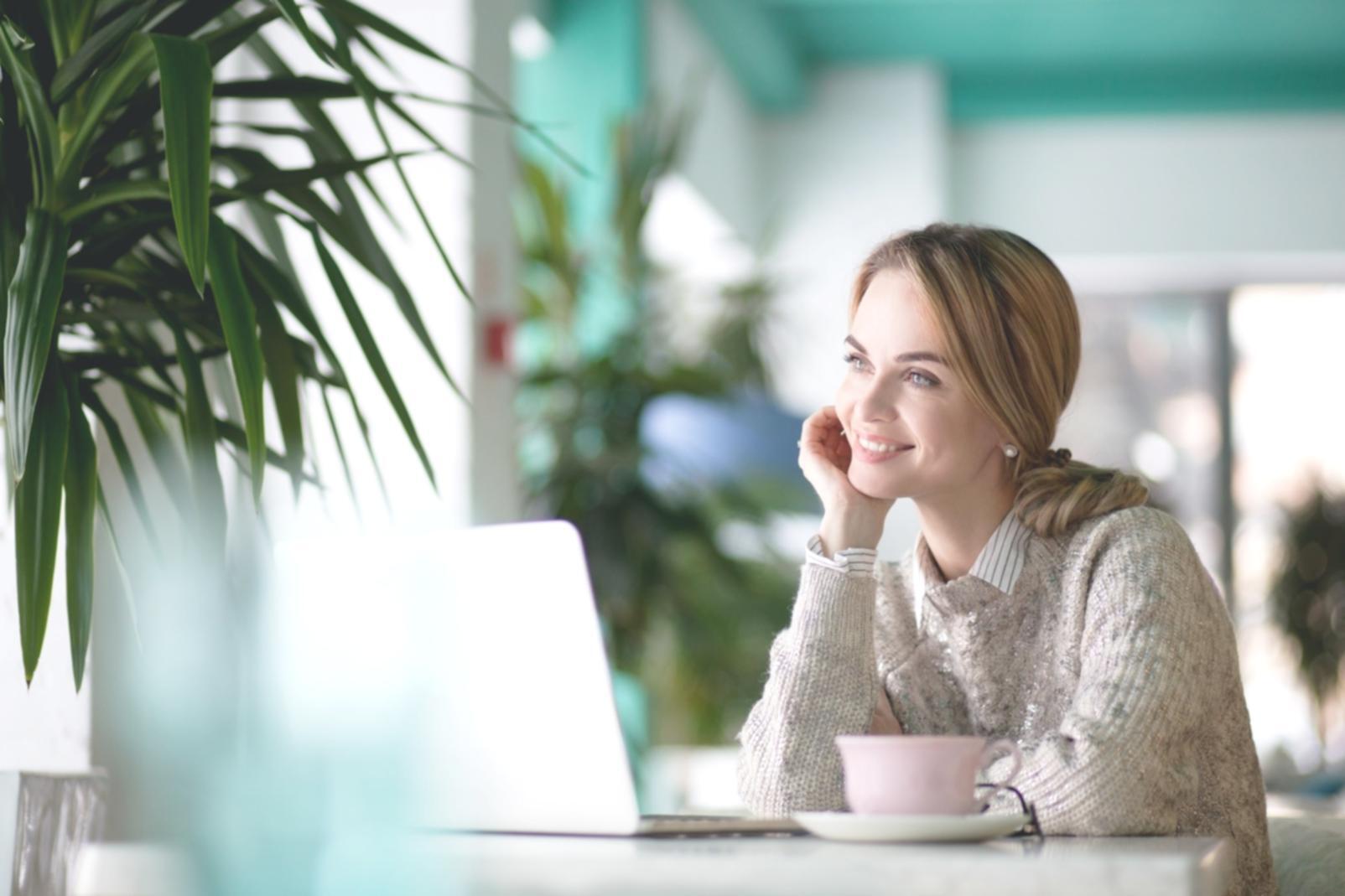 Environnement de travail collaboratif avec plusieurs étudiants développant des projets 3D